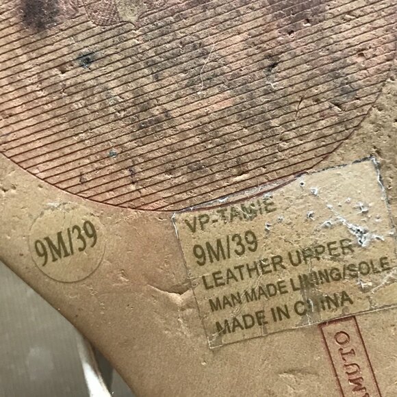 Vince Camuto‎ Ivory Beige VP Tamie Leather Upper Sandals 9M Flats Gold Hardware - Picture 4 of 8